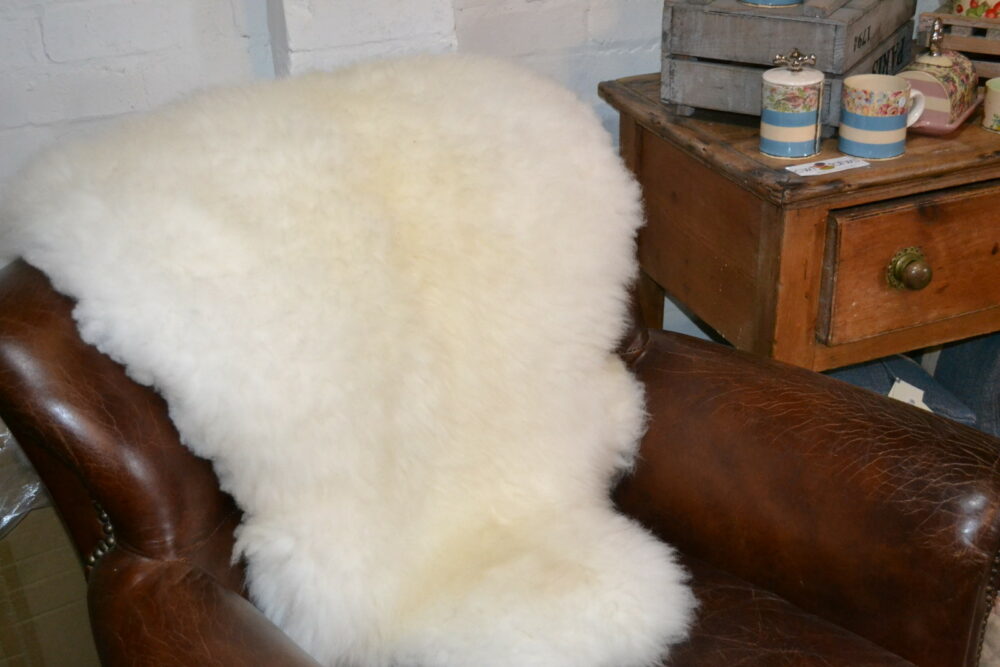 Natural White Sheepskin Rug - Image 2