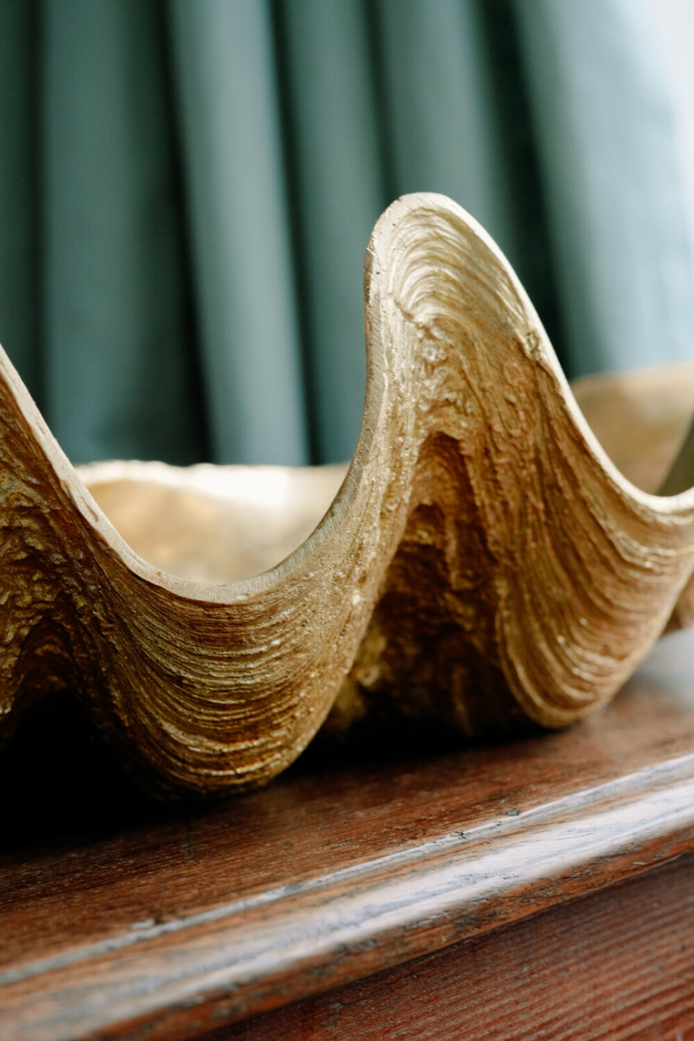 Gold Clam Decoration - Large - Image 4