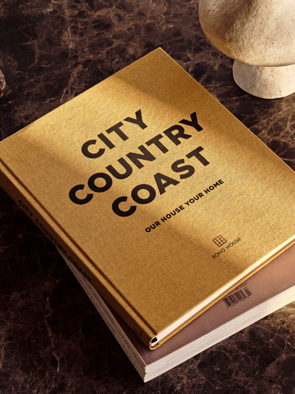 CITY COUNTRY COAST (SOHO HOUSE) (HB)