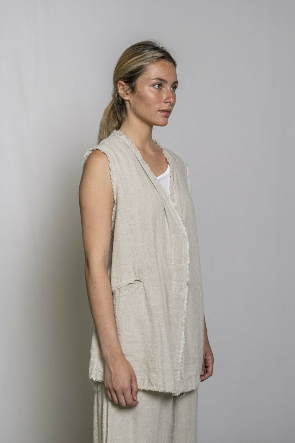 Aequamente Silk Linen Waistcoat - Image 2