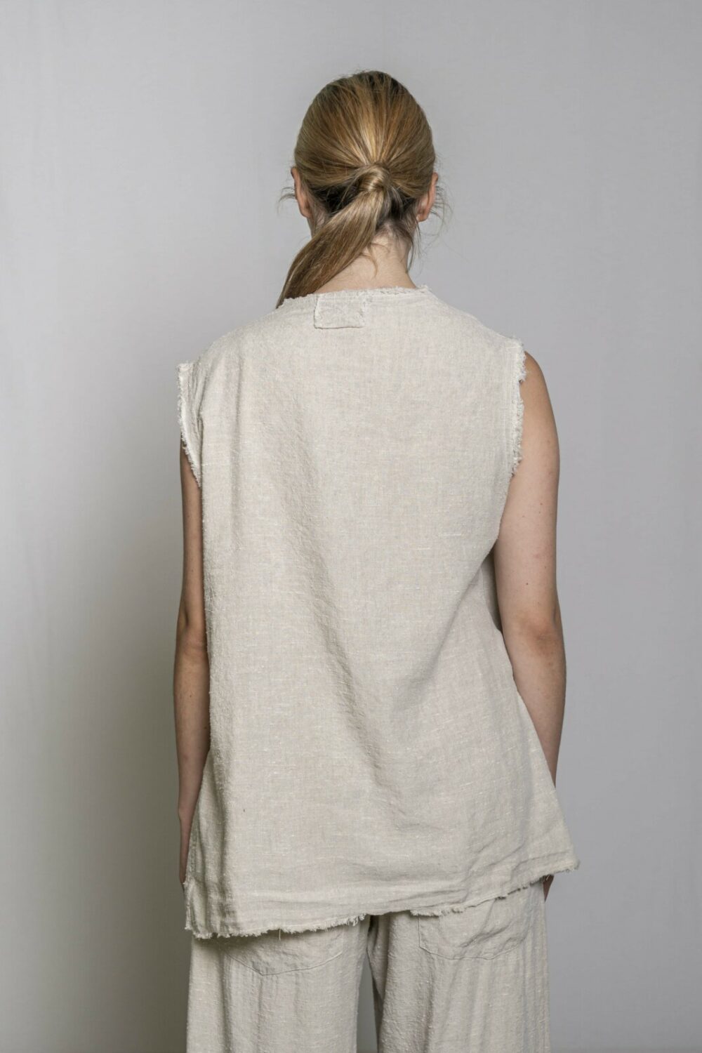 Aequamente Silk Linen Waistcoat - Image 3