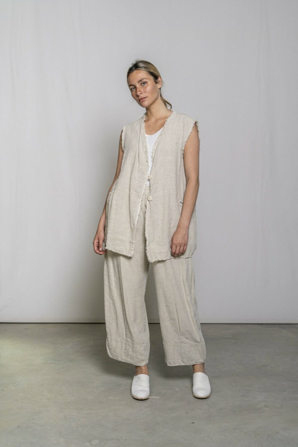 Aequamente Silk Linen Waistcoat - Image 5