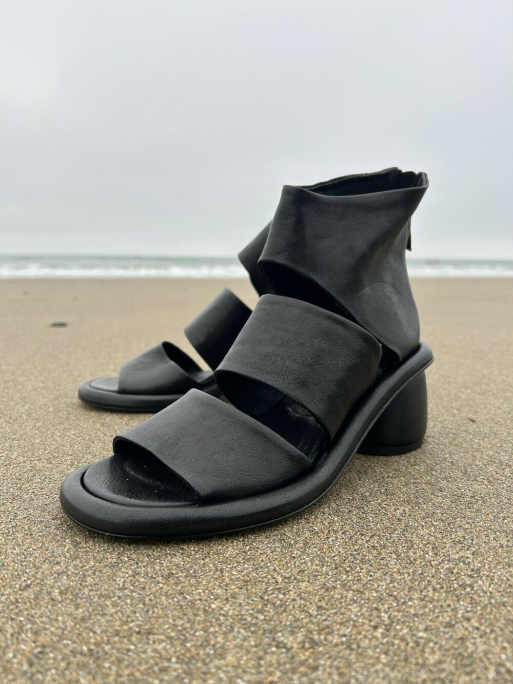 Ernesto Dolani Yvonne Sandal | Black